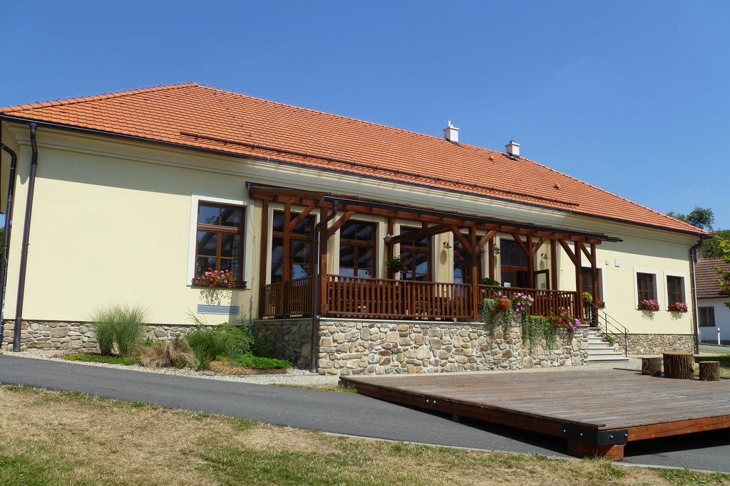 Penzion U Rudolfu Vlasenice Exteriör bild