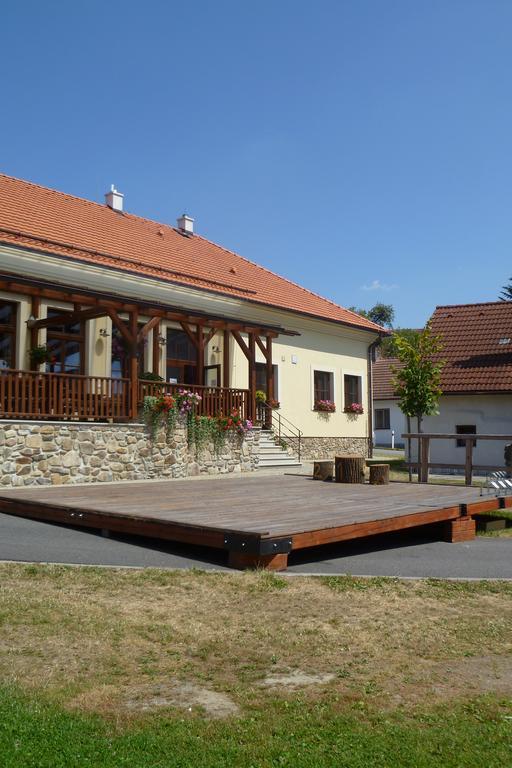 Penzion U Rudolfu Vlasenice Exteriör bild